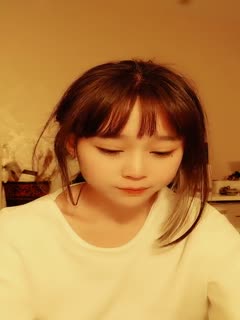 清纯萌妹回归小秀