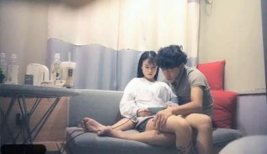 双花臂嫩妹激烈双飞！两穴齐开疯狂输出，娇喘浪叫不停歇